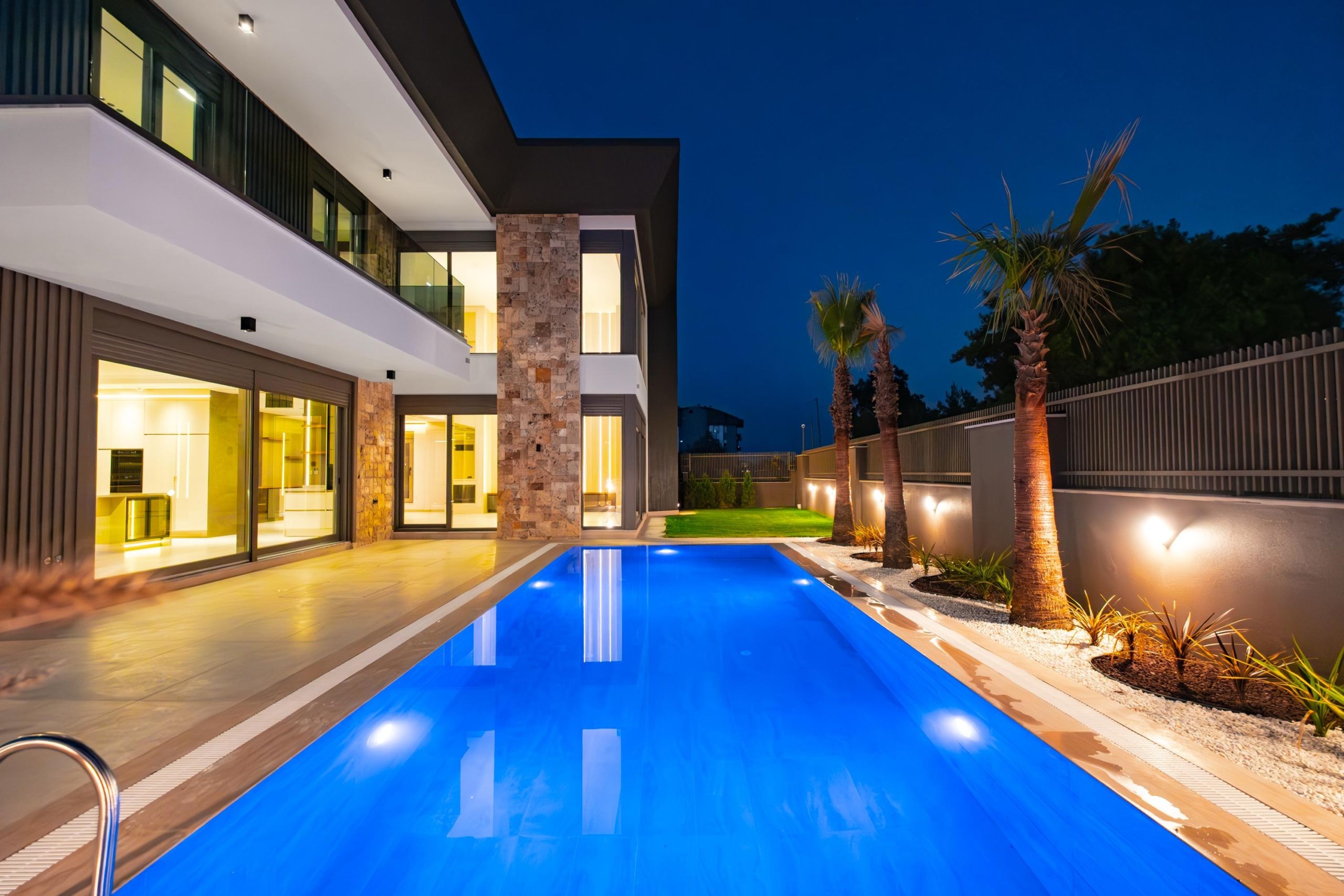 Private swimming pool 